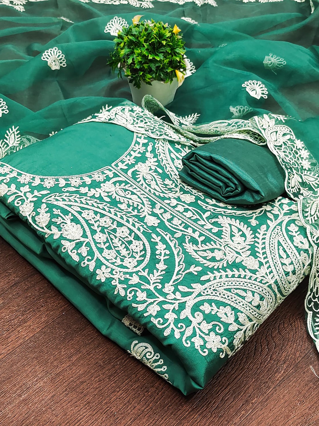 

ZEEPKART Floral Embroidered Unstitched Dress Material, Green