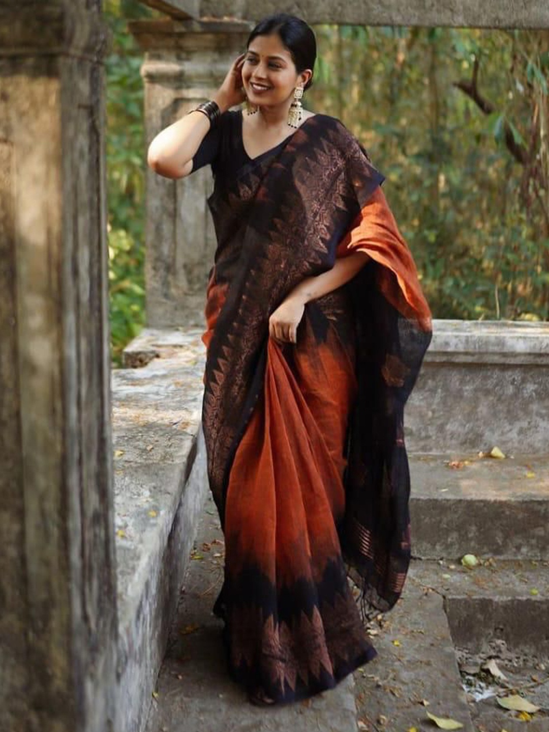 

NIWAA Zari Linen Blend Taant Saree, Brown