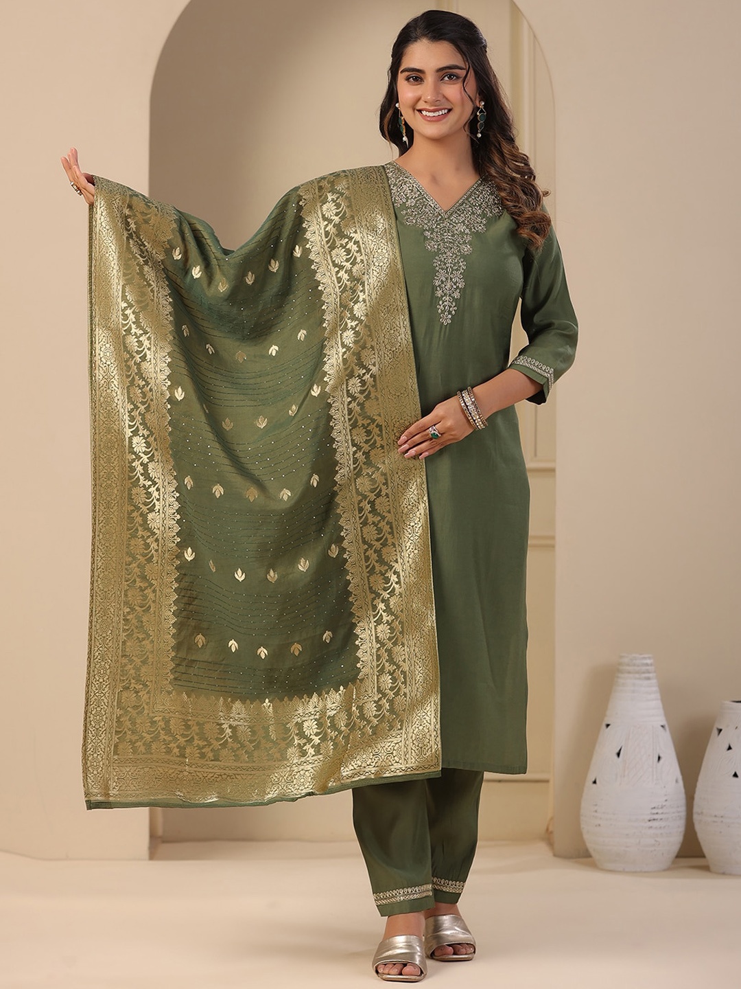 

FASHOR Ethnic Motifs Yoke Design Regular Thread Work Kurta With Trousers & Dupatta, Green