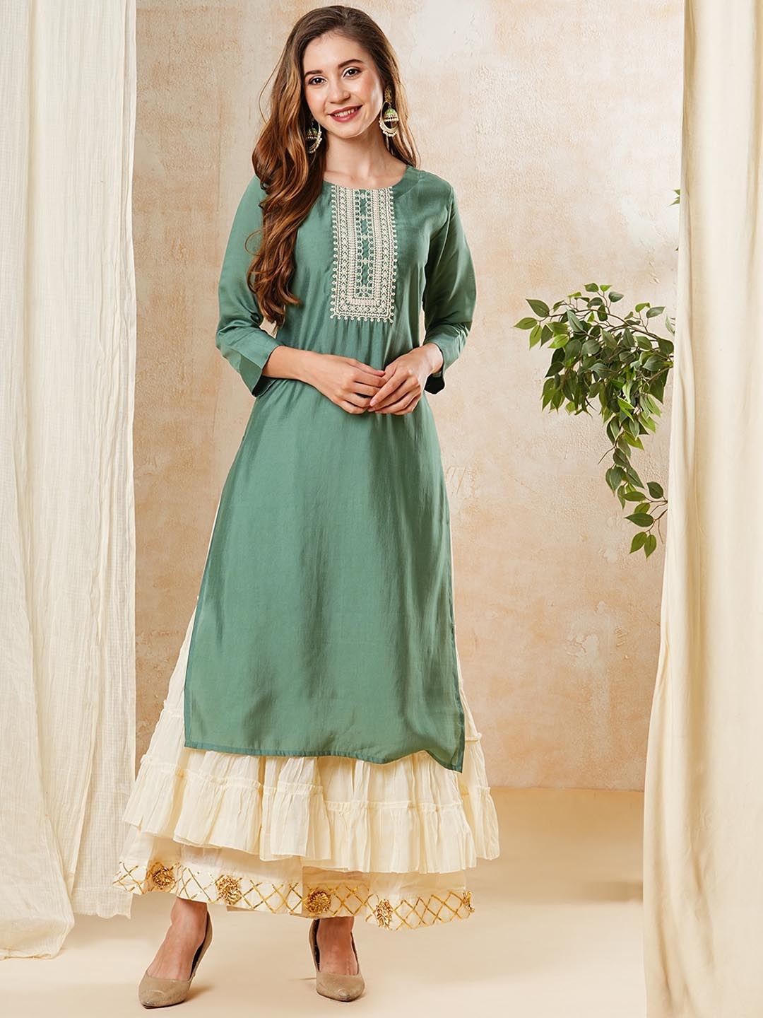 

FASHOR Embroidered Round Neck Three-Quarter Sleeves Straight Kurta, Green