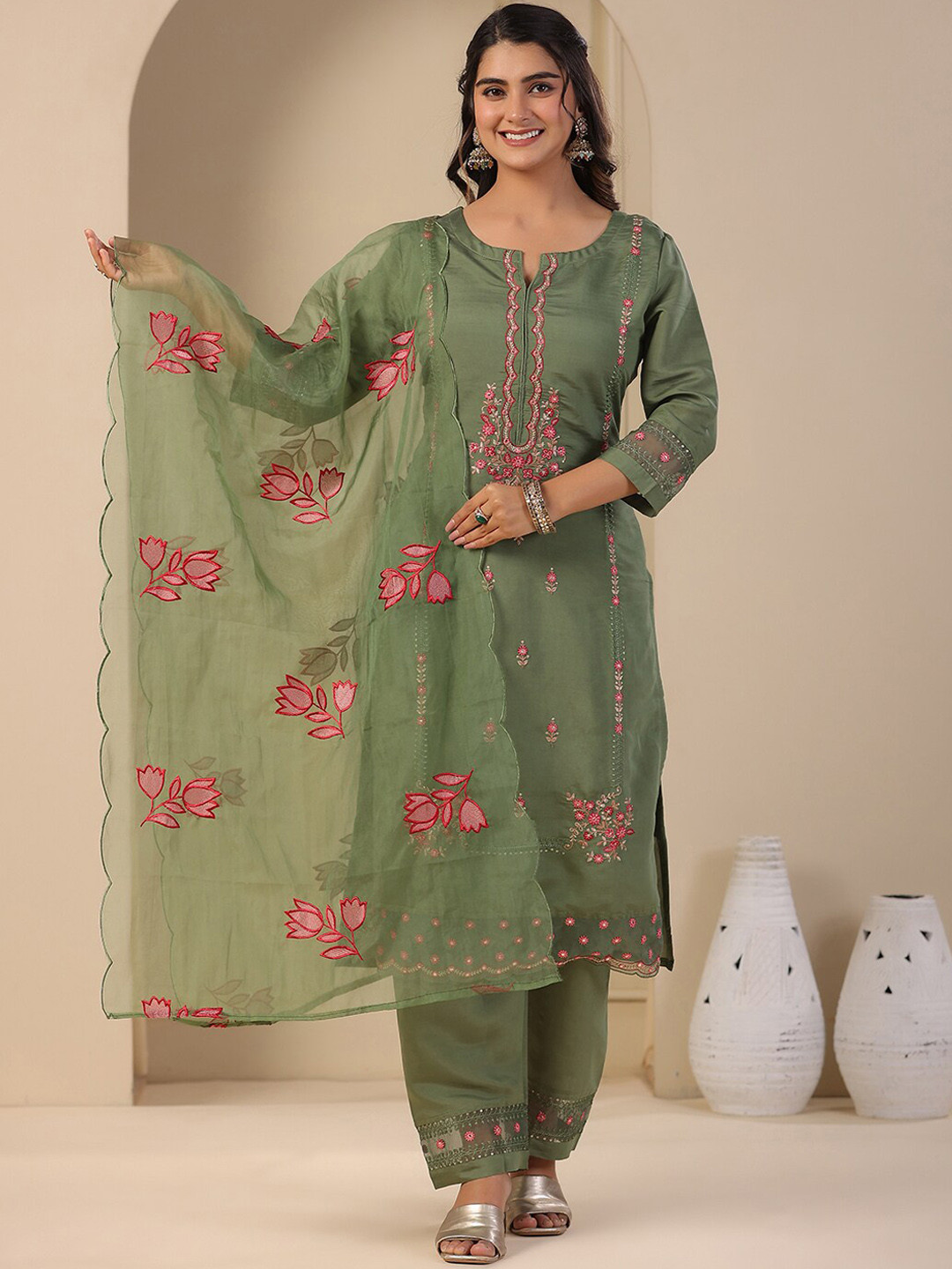 

FASHOR Floral Round Neck Three-Quarter Sleeves Thread Work Kurta Set, Green