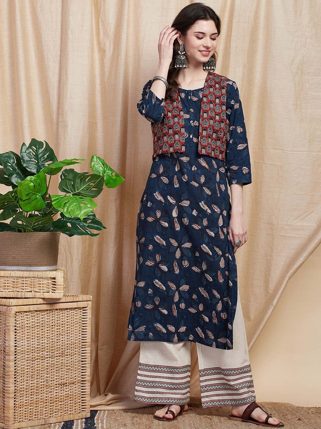 

FASHOR Floral Printed Round Neck Three-Quarter Sleeves Straight Kurta with Jacket, Blue