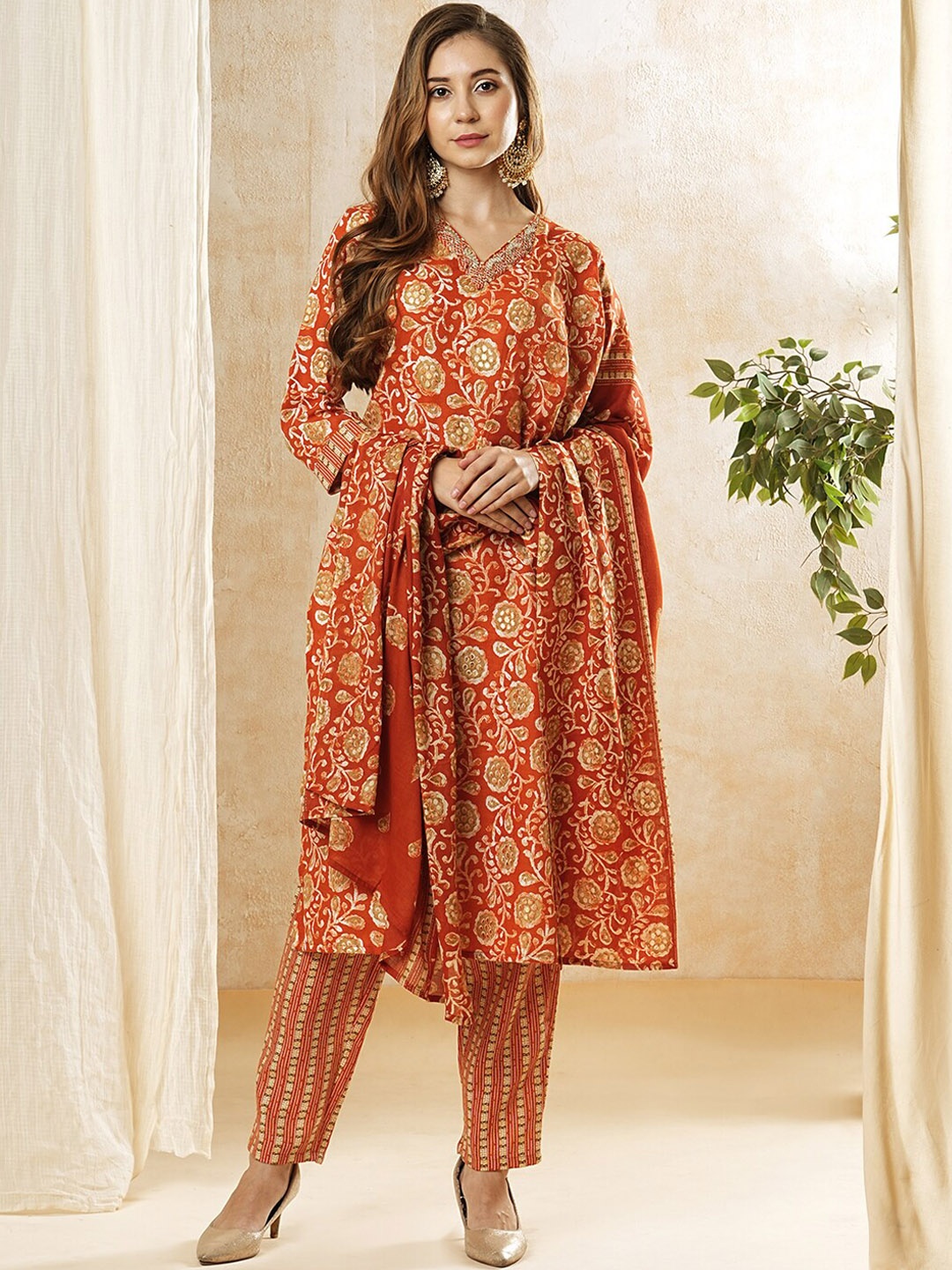 

FASHOR Floral Embroidered V-Neck Three-Quarter Sleeves Linen Kurta Set, Orange
