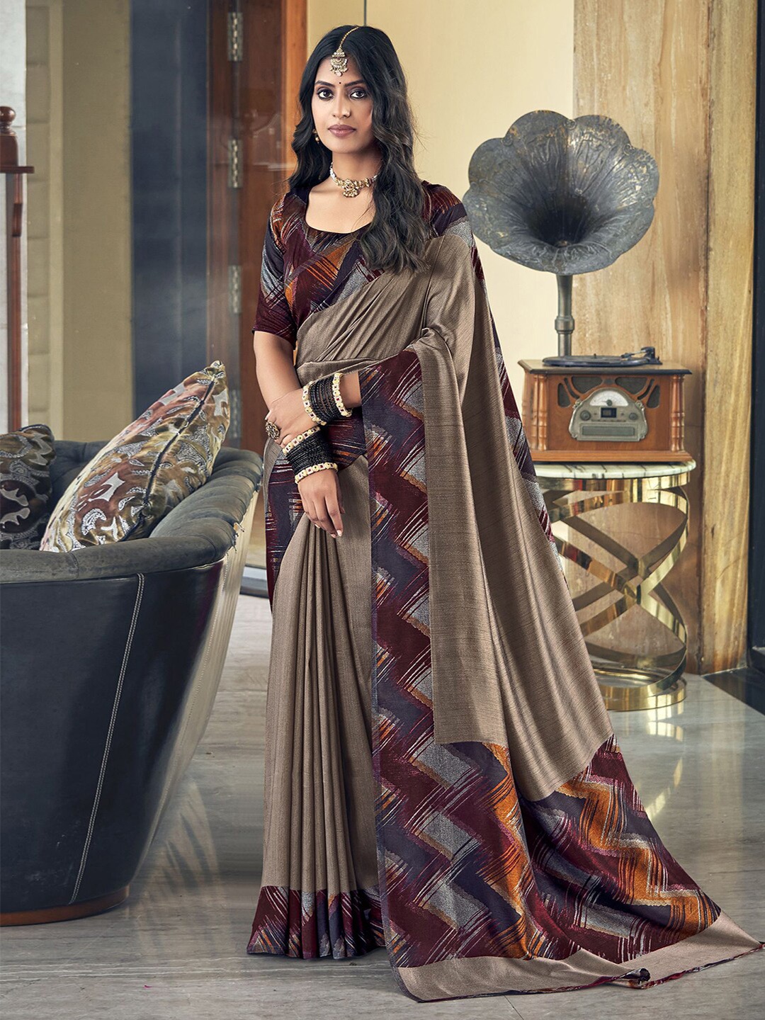 

Satrani Brown Printed Bhagalpuri Saree