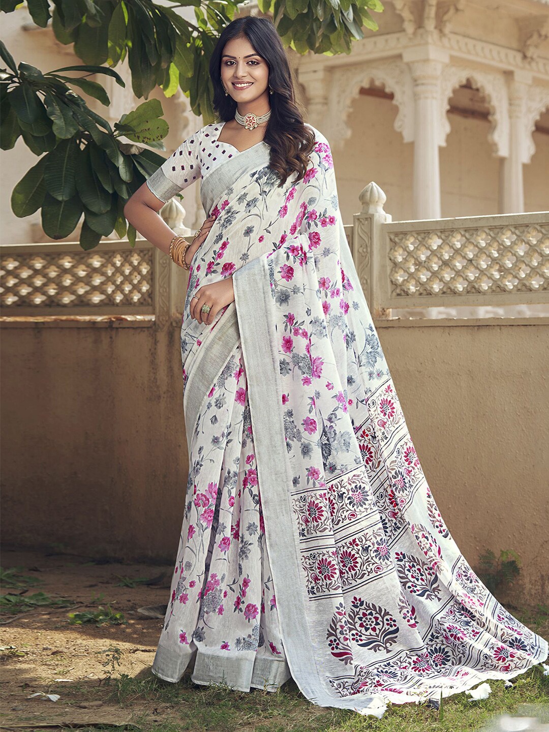 

Satrani Floral Printed Zari Dabu Saree, White