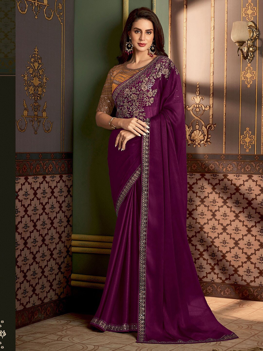 

Satrani Floral Sequinned Baluchari Saree, Magenta
