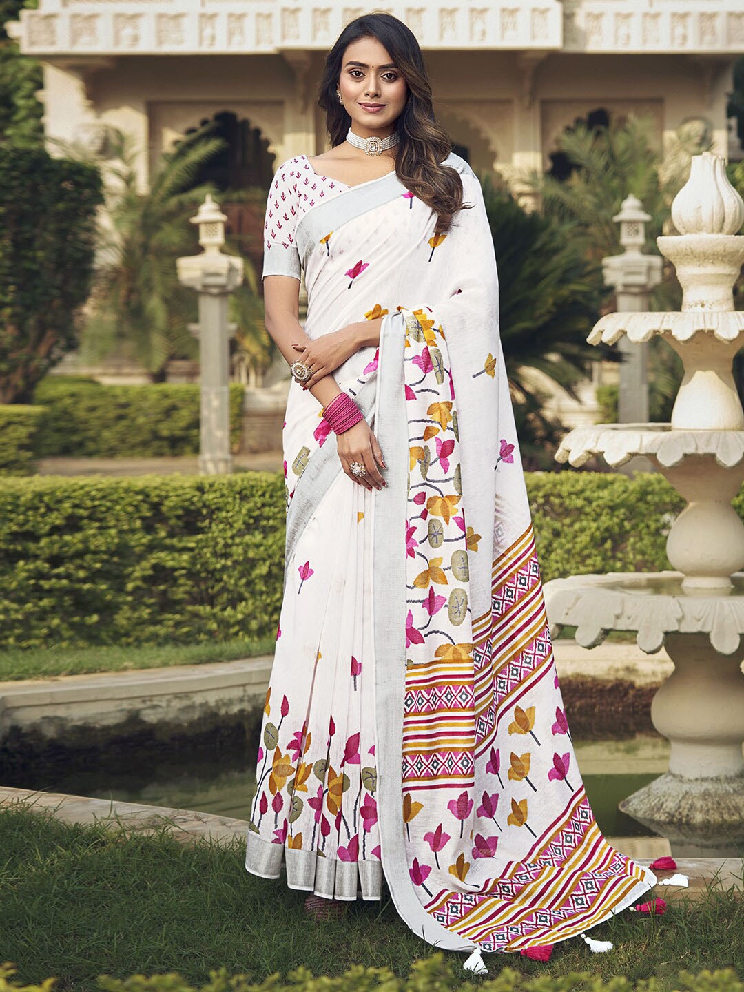 

Satrani Floral Printed Zari Dabu Saree, White