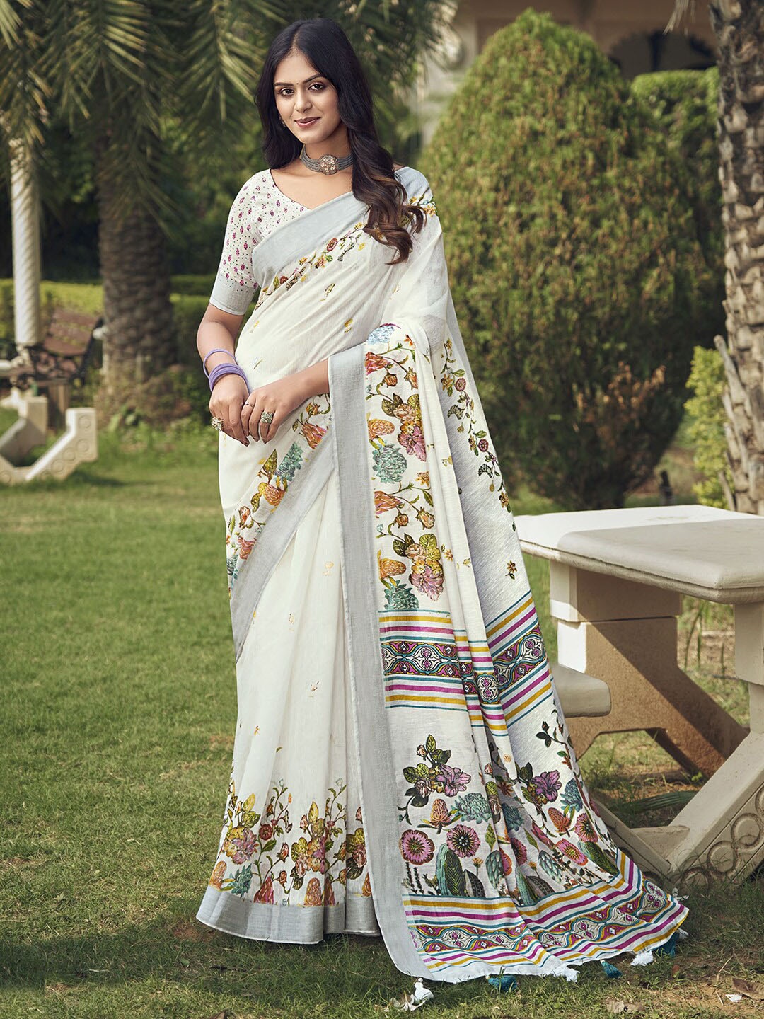 

Satrani Floral Printed Zari Dabu Saree, White