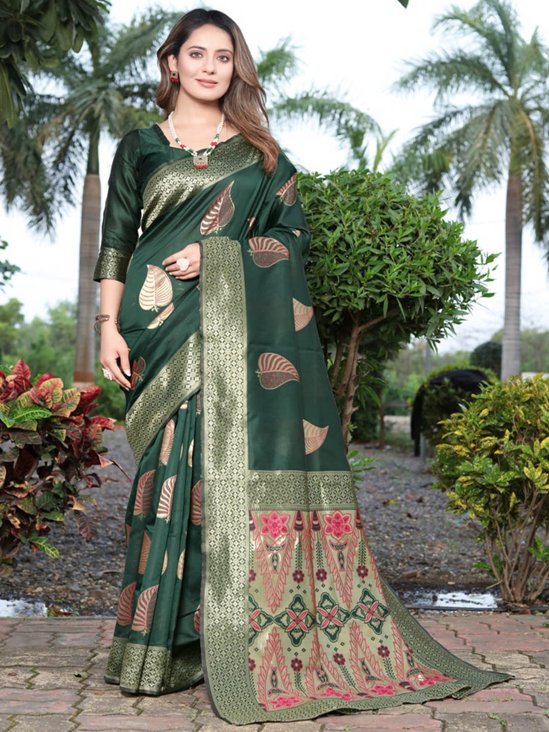 

KALINI Woven Design Zari Saree, Green