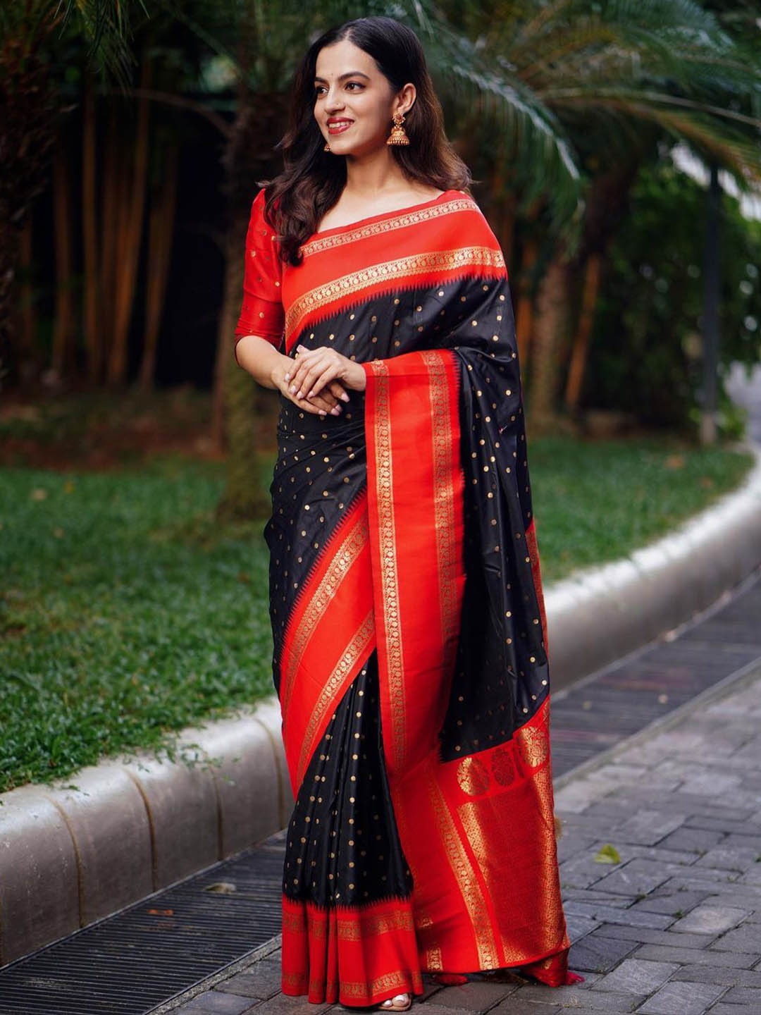 

KALINI Woven Design Zari Saree, Black