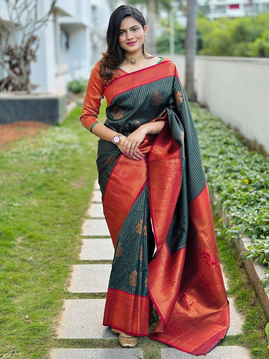 

Mitera Woven Design Zari Saree, Green
