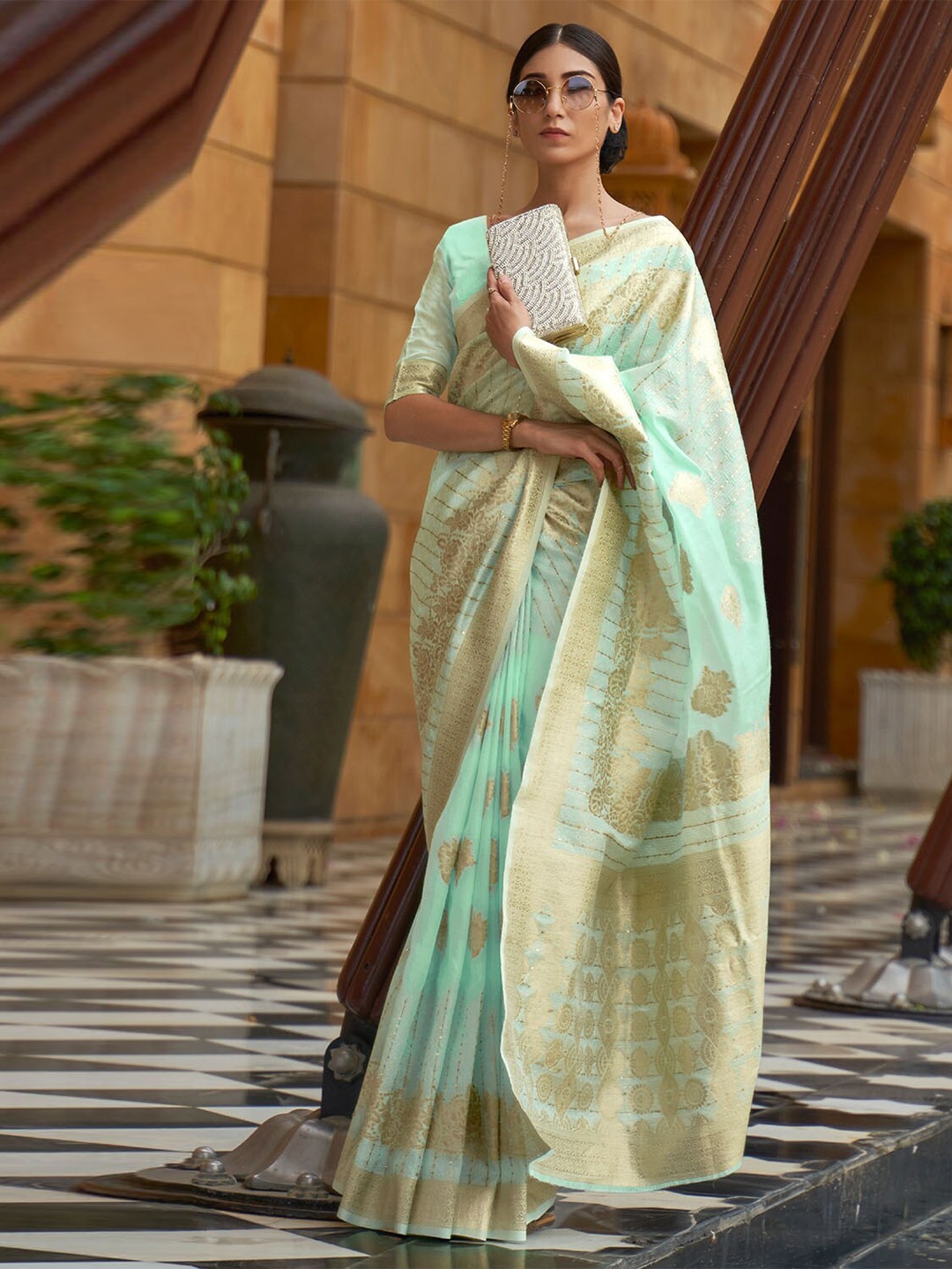 

DEVATITHI Floral Woven Design Zari Banarasi Saree, Green
