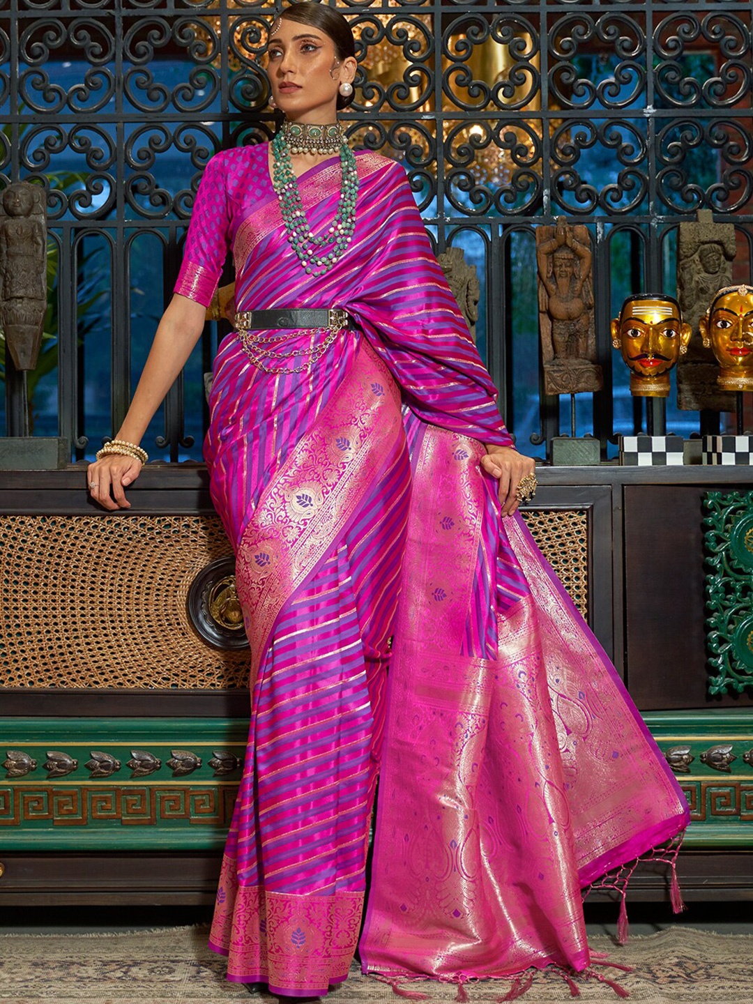 

DEVATITHI Ethnic Striped Zari Saree, Pink