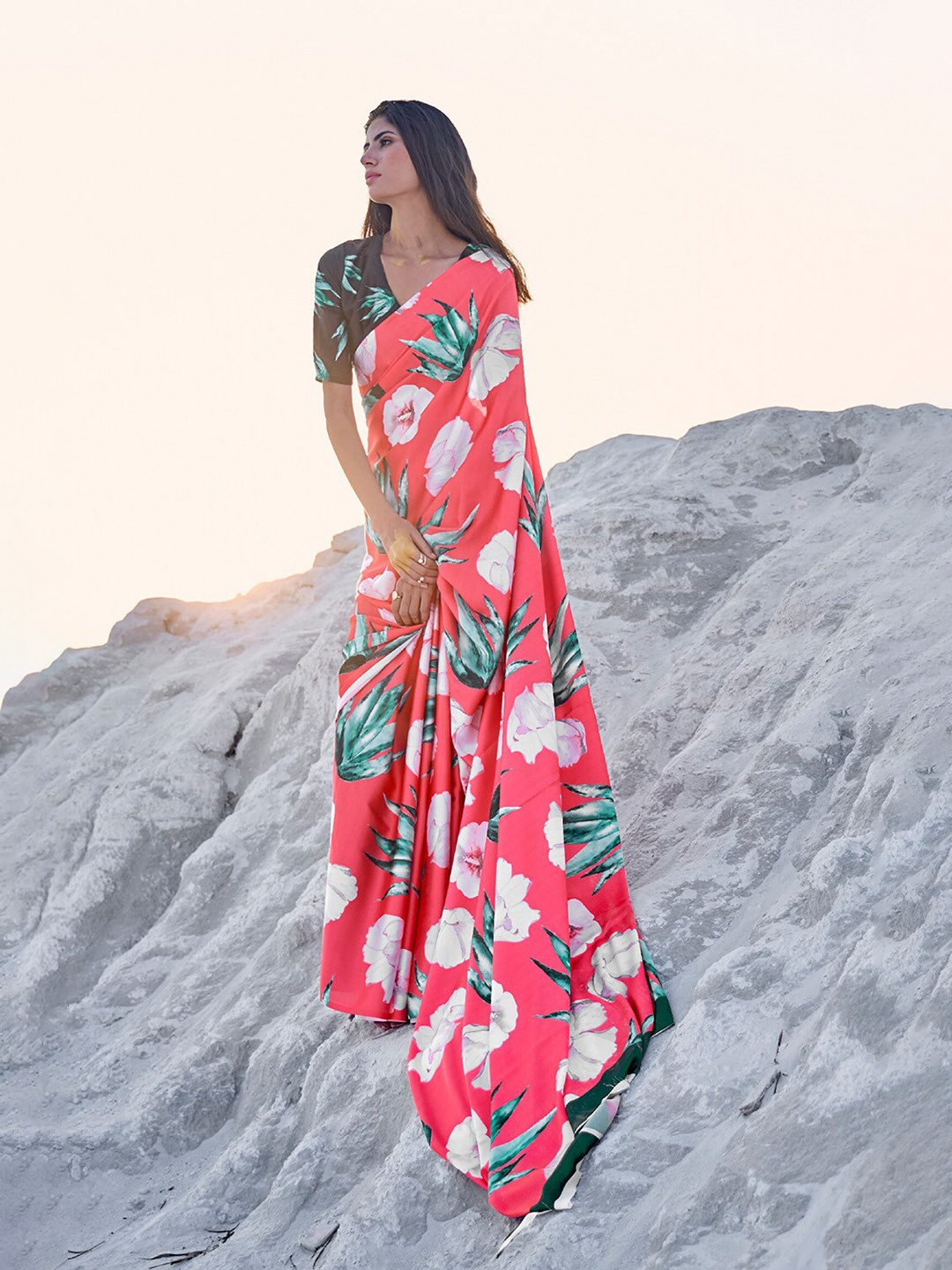 

DEVATITHI Floral Printed Satin Silk Saree, Pink