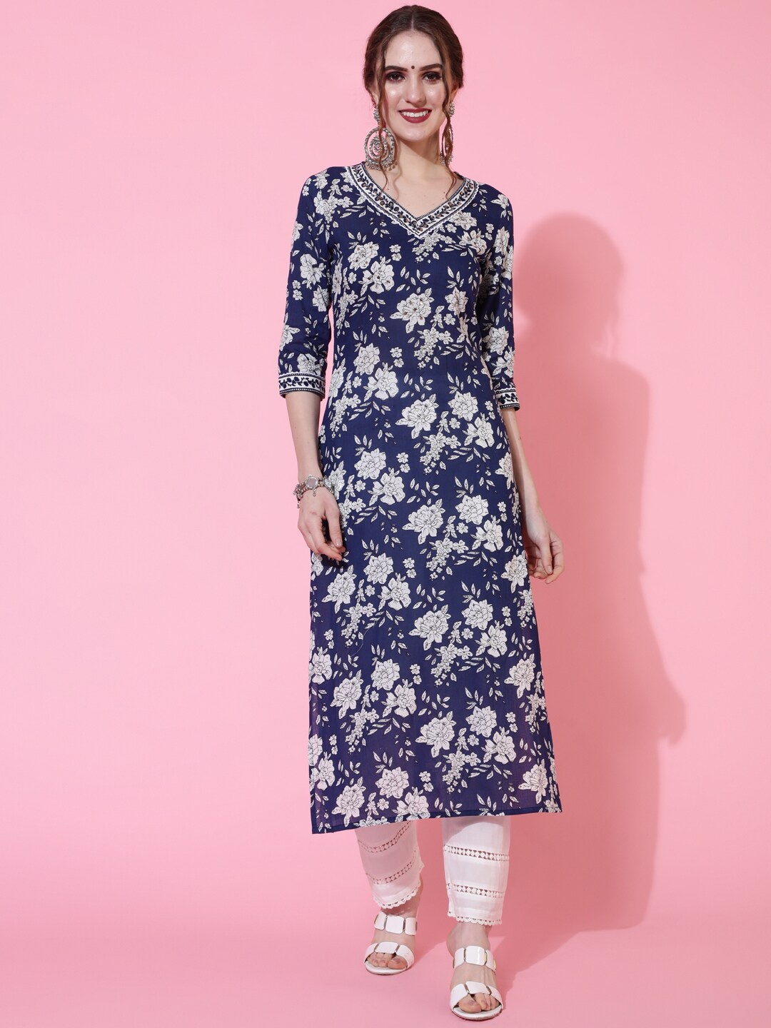 

GULMOHAR JAIPUR Floral Printed V-Neck Thread Work Straight Kurta, Blue