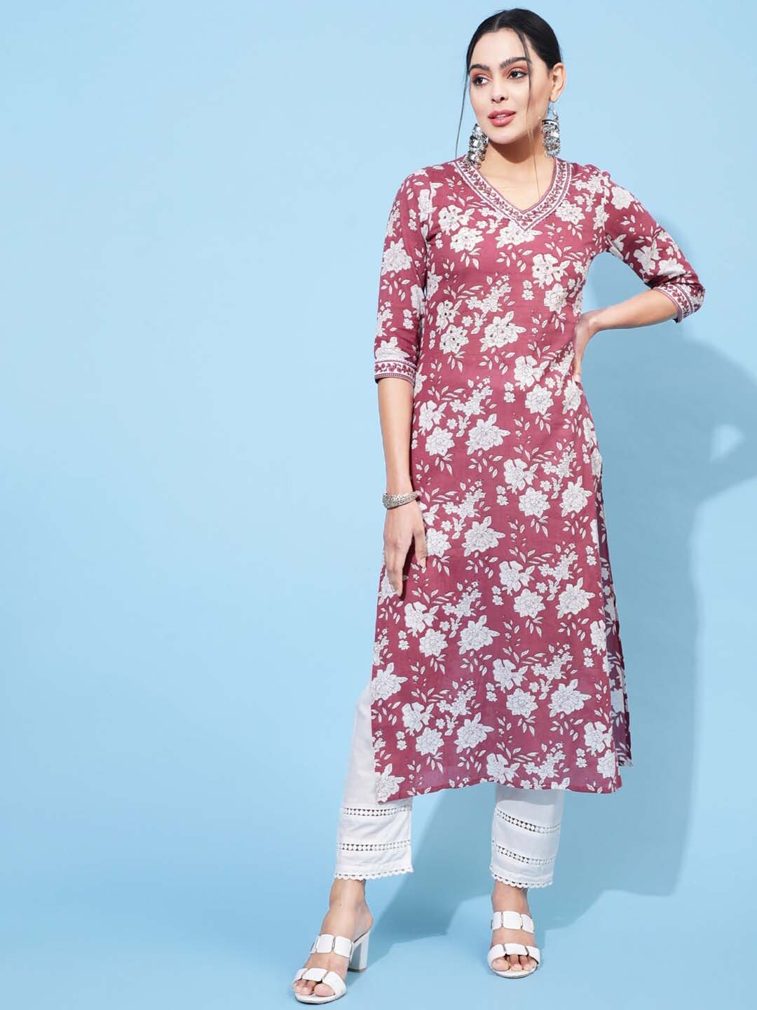 

GULMOHAR JAIPUR Floral Printed V-Neck Thread Work Straight Kurta, Violet