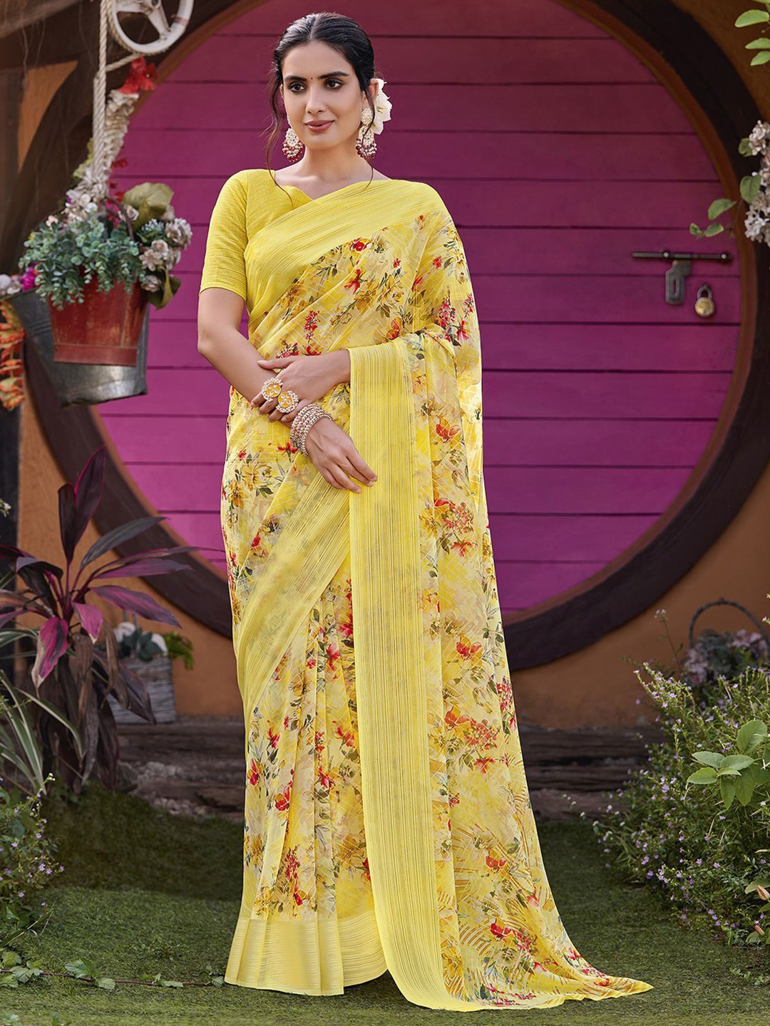 

Mitera Floral Printed Zari Saree, Yellow