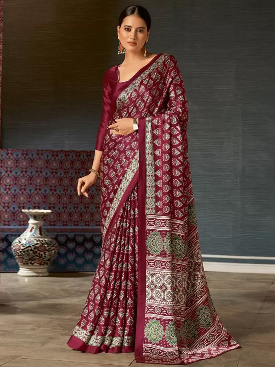 

Mitera Ethnic Motifs Printed Satin Sungudi Saree, Maroon