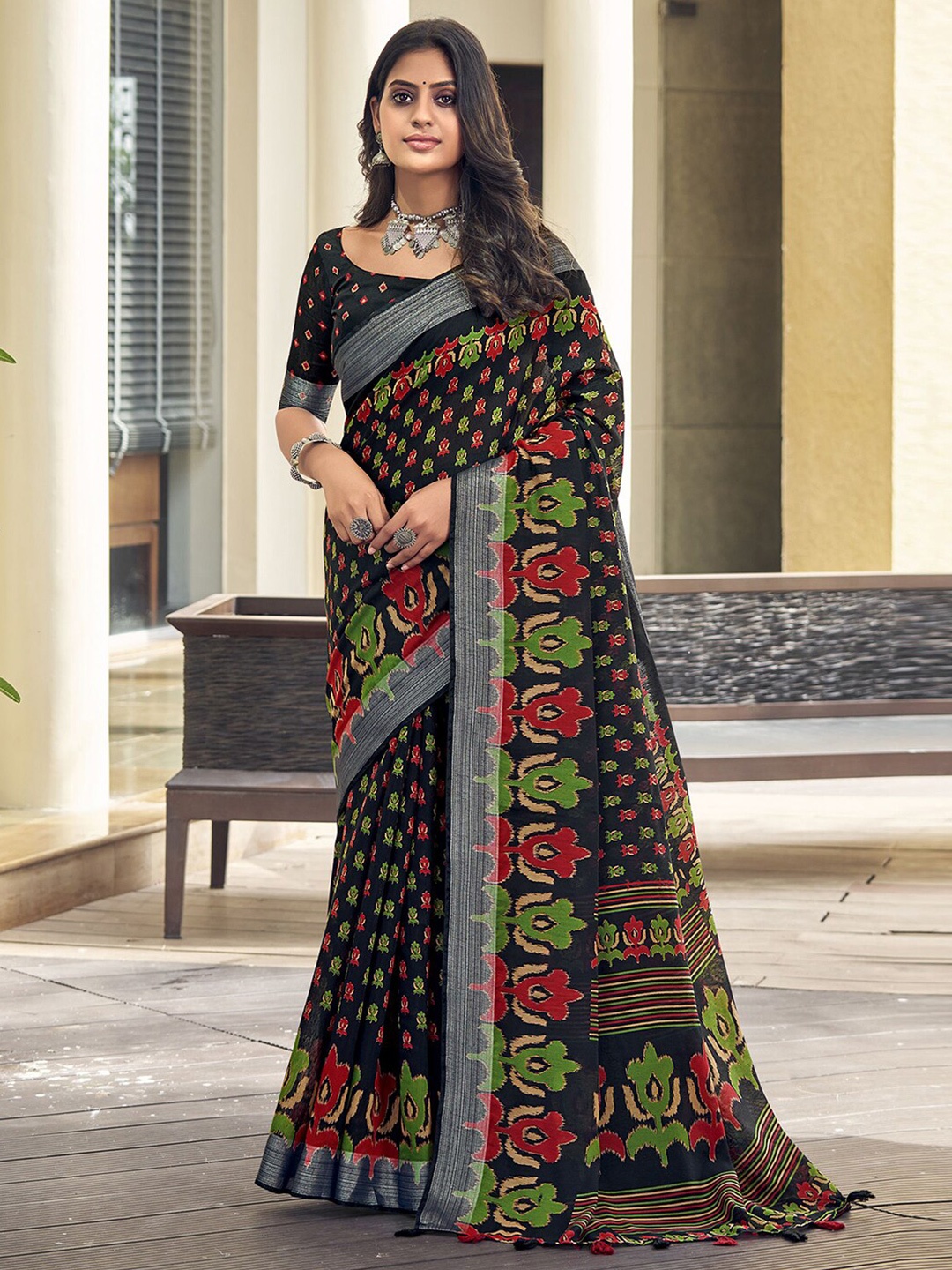 

Mitera Floral Zari Dabu Saree, Black