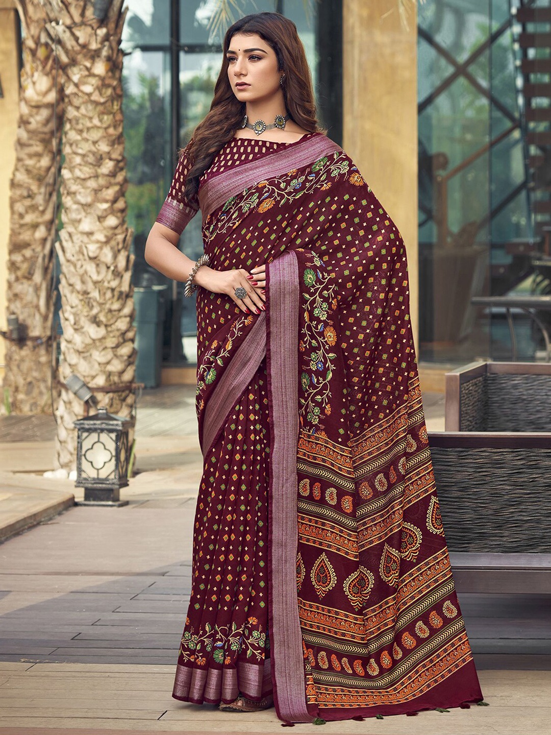 

Mitera Floral Zari Dabu Saree, Maroon