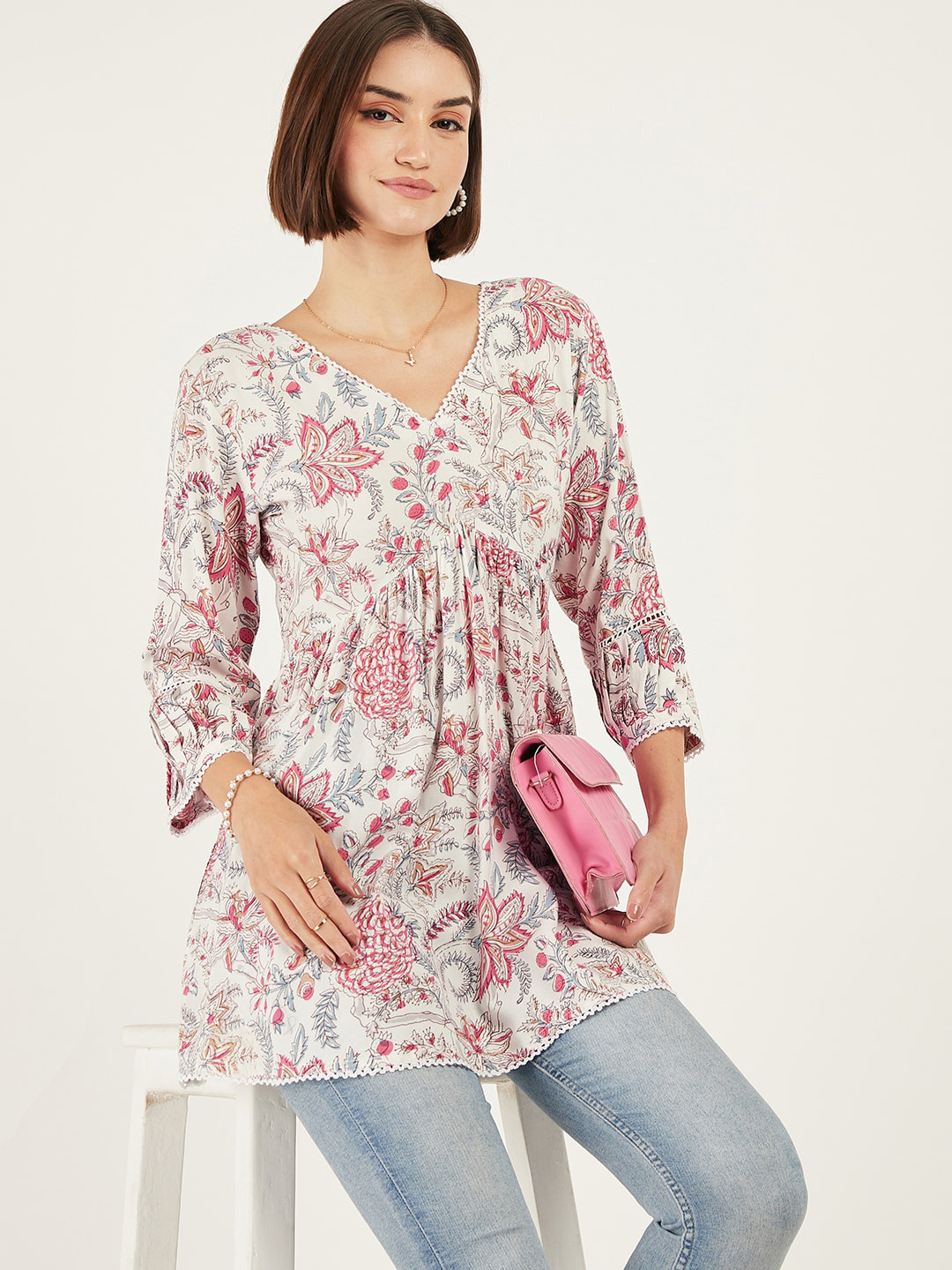 

DressBerry Floral Print Cotton V-Neck Three-Quarter Sleeves Lace Inserts Casual Top, White