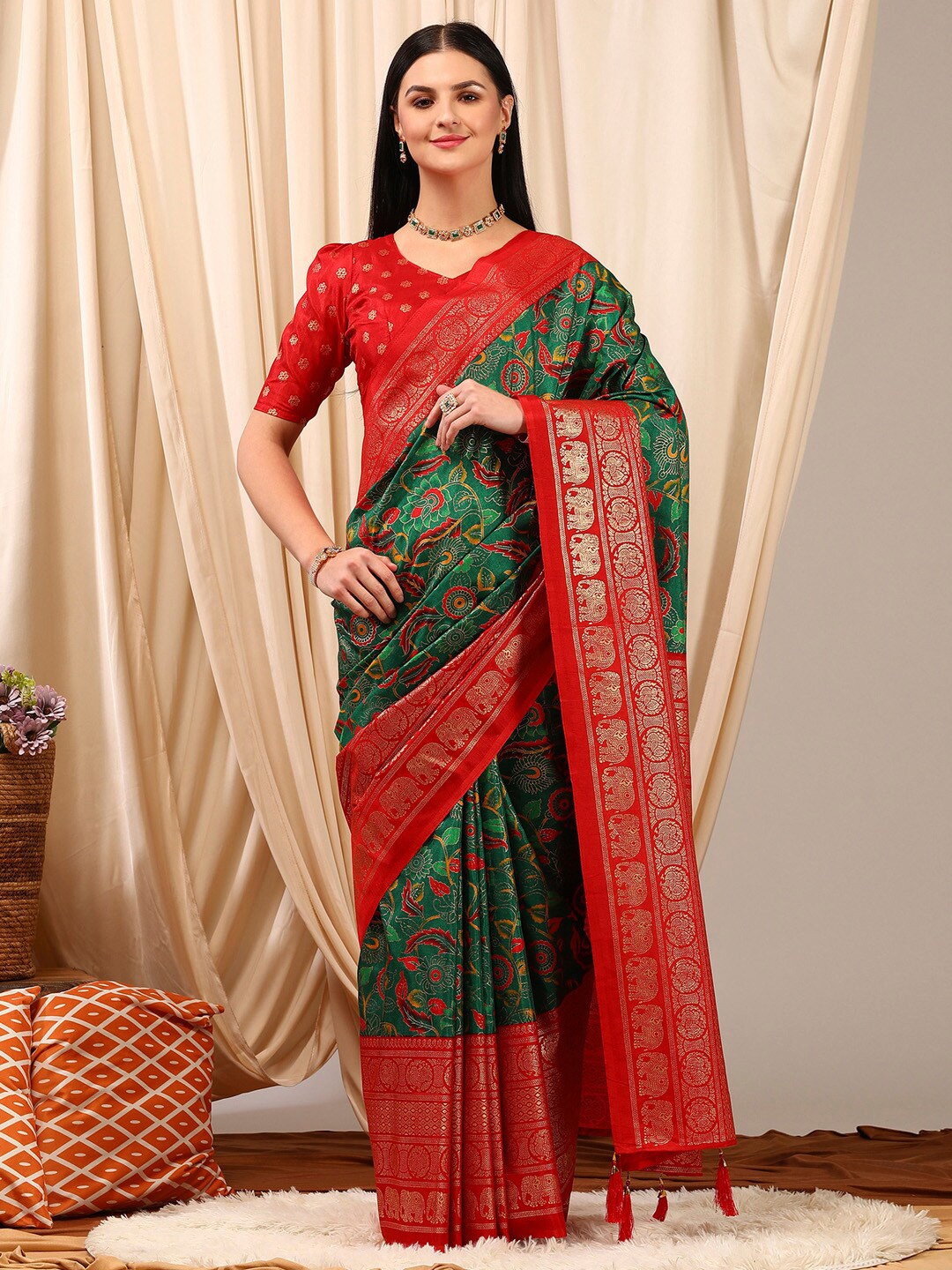 

Mitera Floral Printed Sungudi Saree, Green