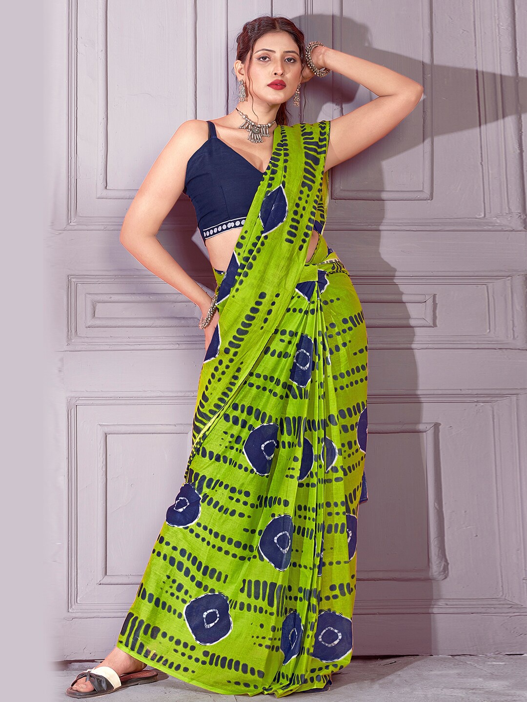 

Saree mall Tie and Dye Printed Poly Cotton Saree, Green