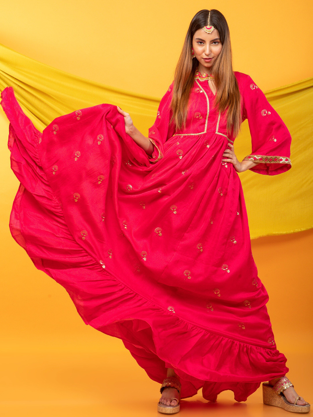 

Monk & Mei Printed Keyhole Neck Flared Sleeves Thread Work Kurta, Fuchsia