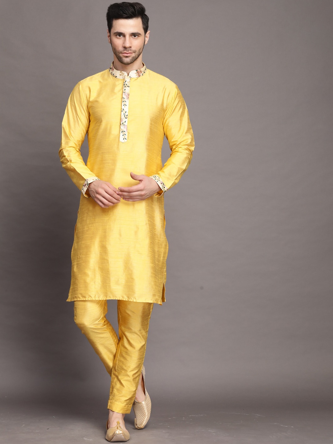 

Utsav Fashion manarin Collar Regular Kurta with Trousers, Yellow