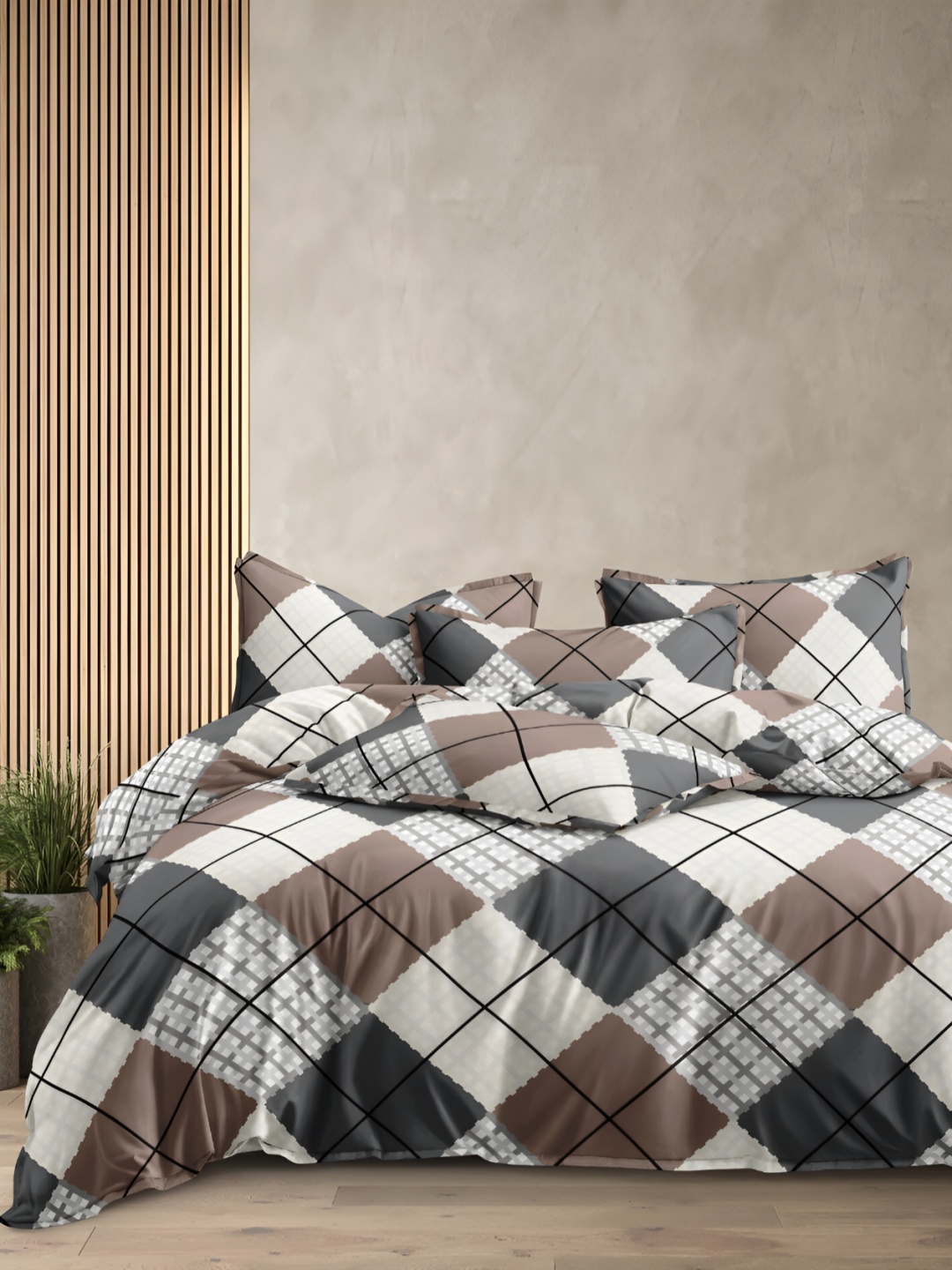 

CHHILAKIYA Grey and Beige Geometric 350 TC King Cotton Bedsheet with 2 Pillow Covers
