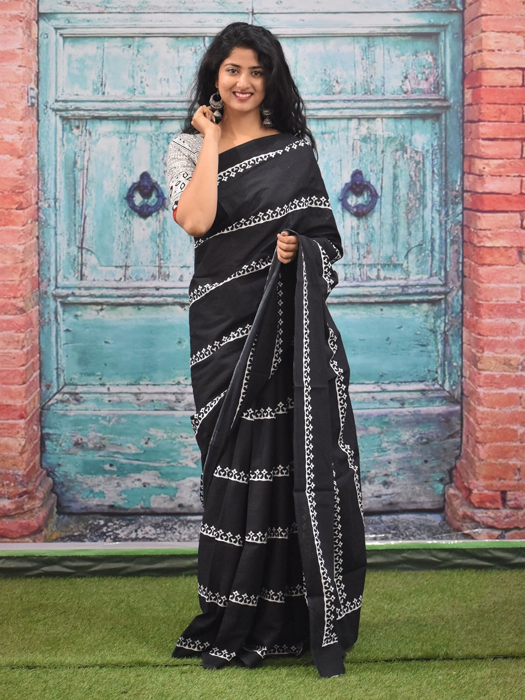 

clothonus Ajrak Pure Cotton Block Print Saree, Black