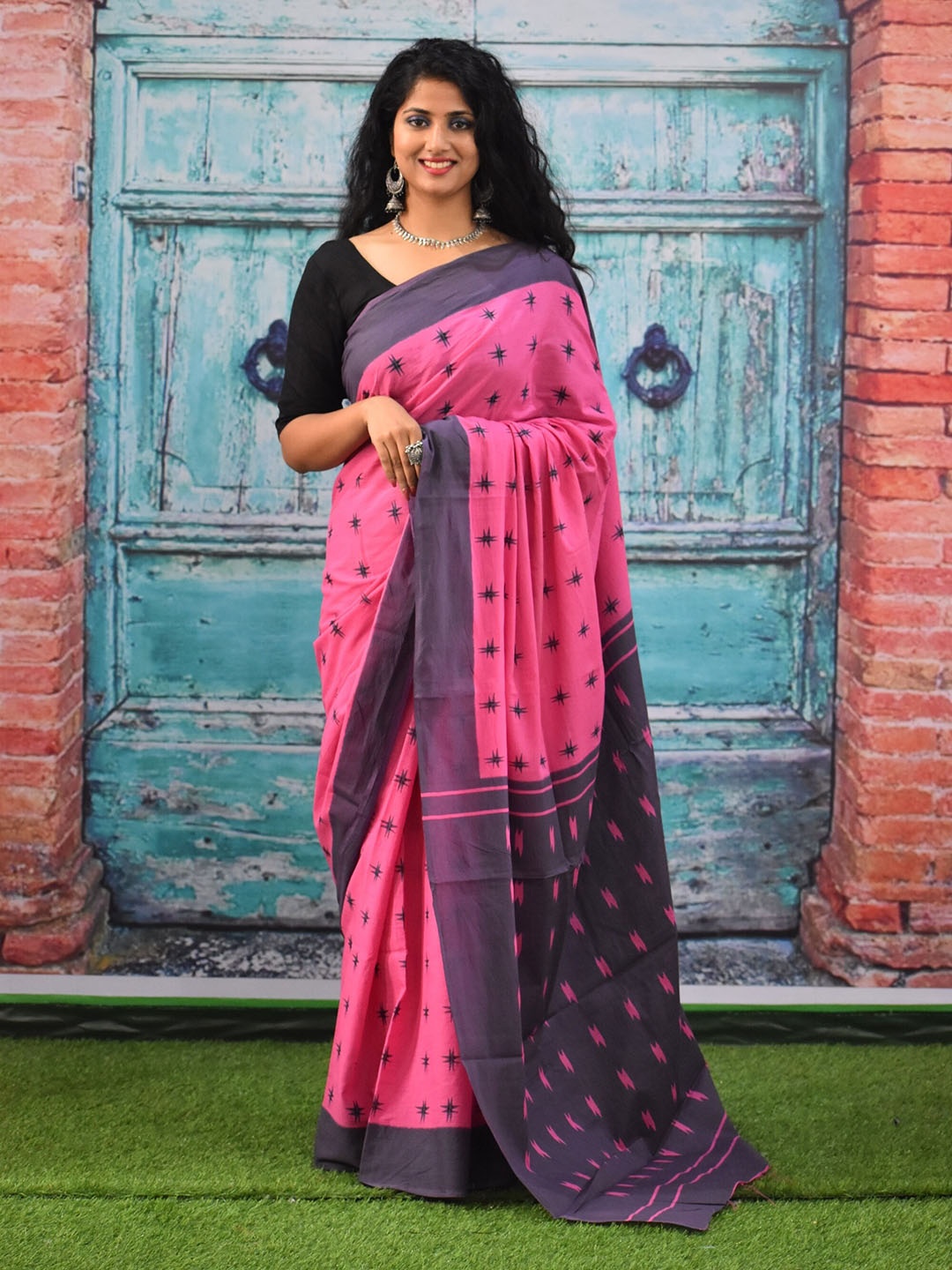 

clothonus Geometric Pure Cotton Block Print Saree, Pink