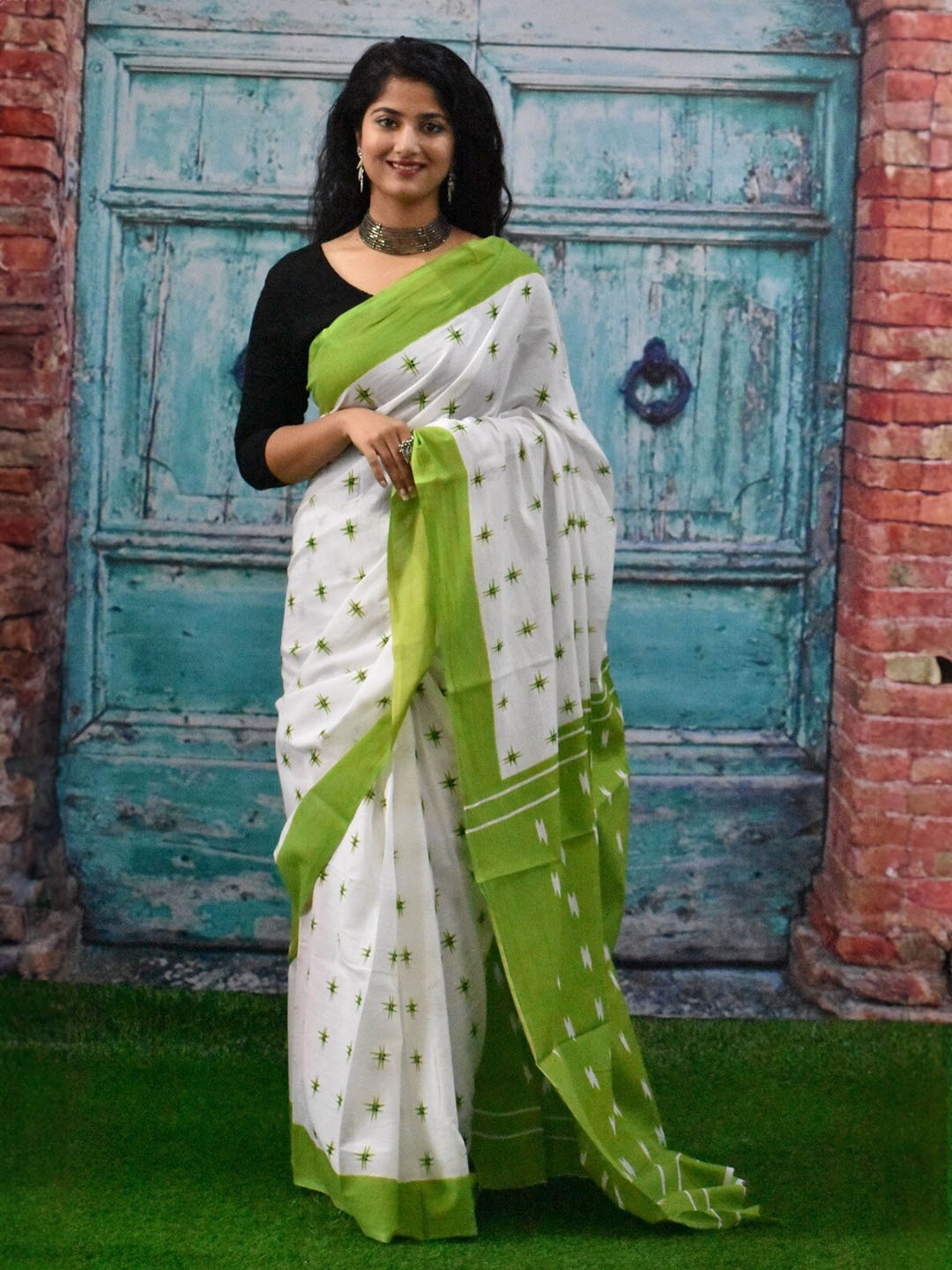 

clothonus Geometric Printed Pure Cotton Block Print Saree, White