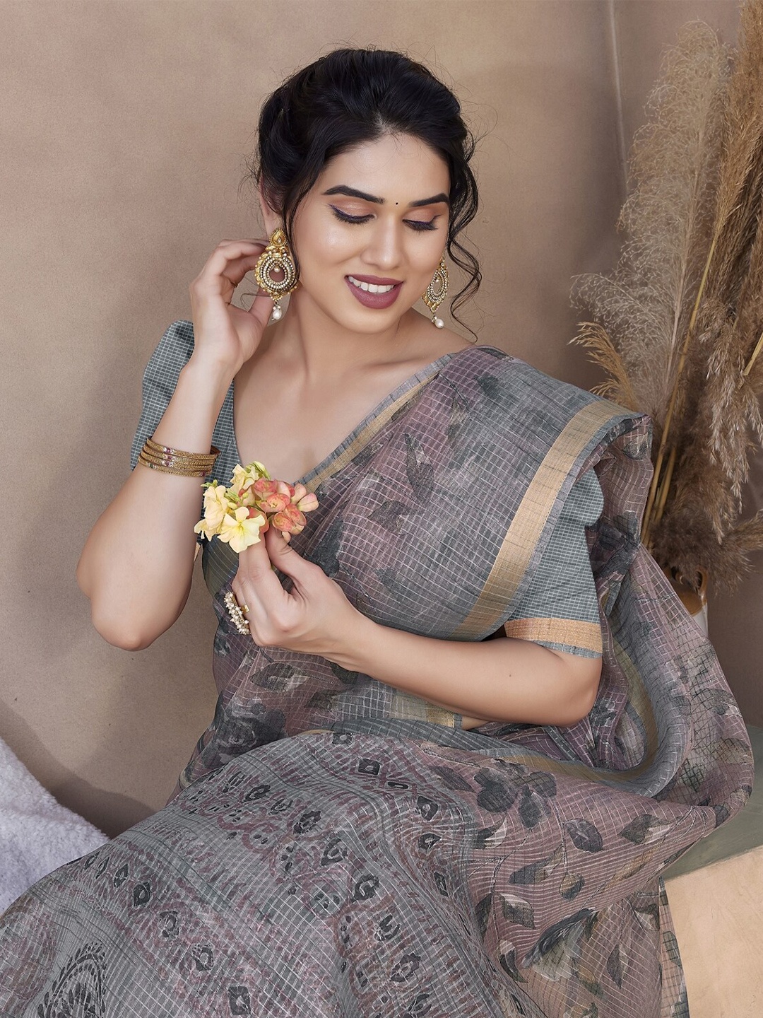 KALINI Floral Zari Printed Saree, Pink