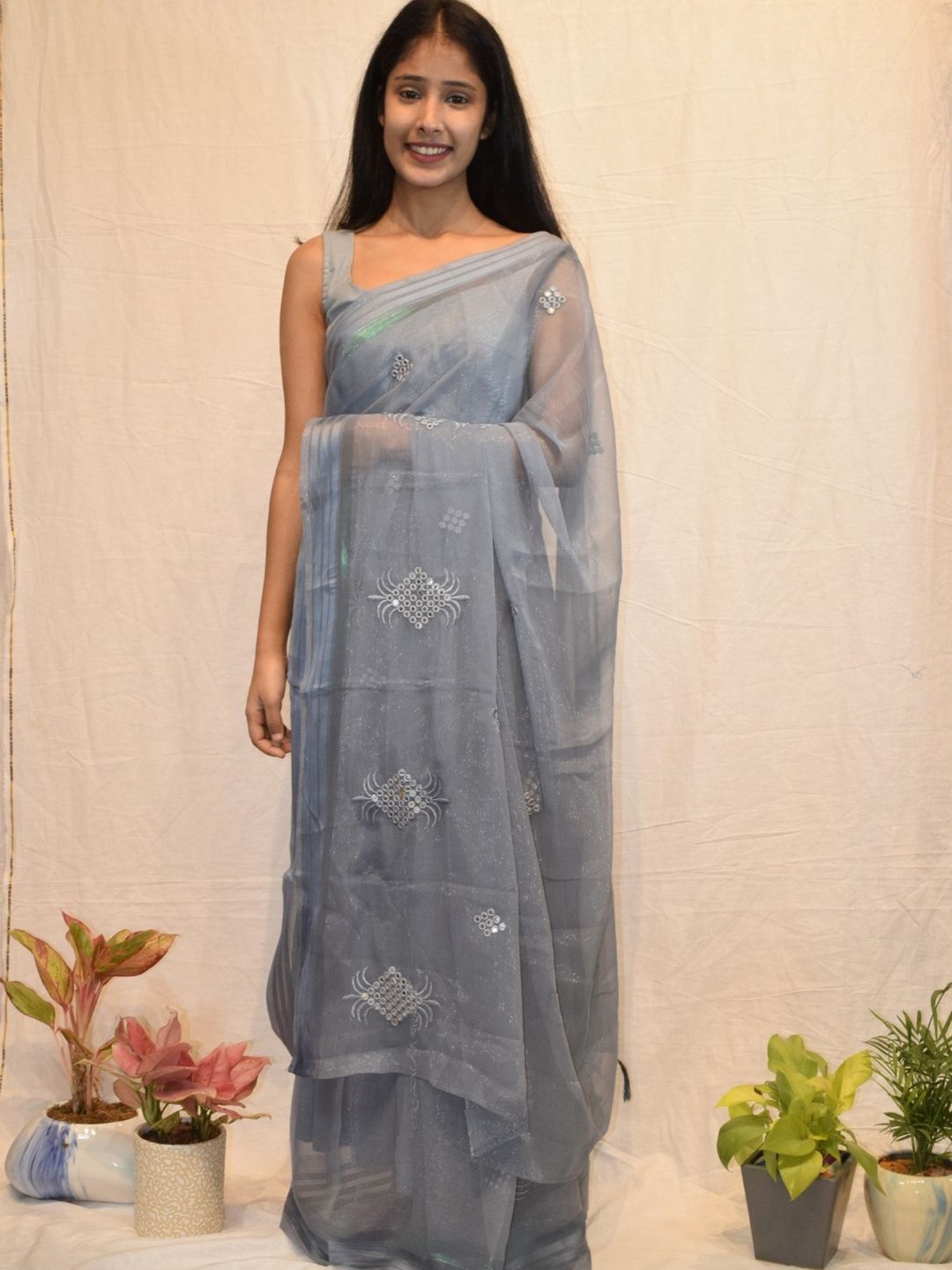 

PRETTY PALLU Embellished Mirror Work Saree, Grey