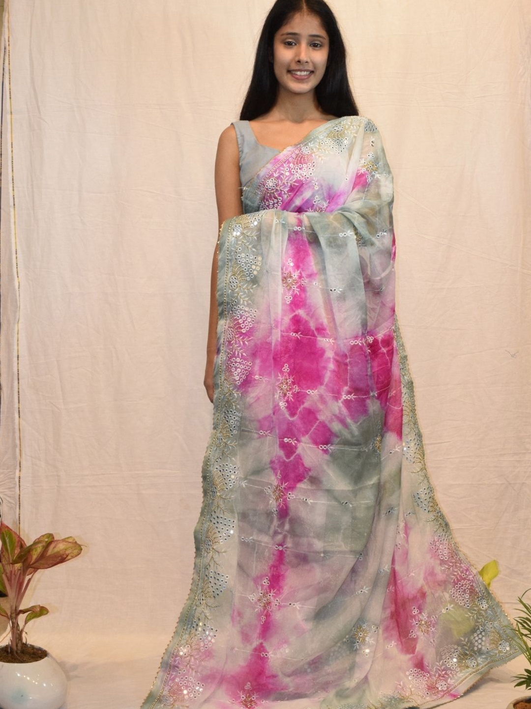 

PRETTY PALLU Tie & Dye Dyed Mirror Work Saree, Pink