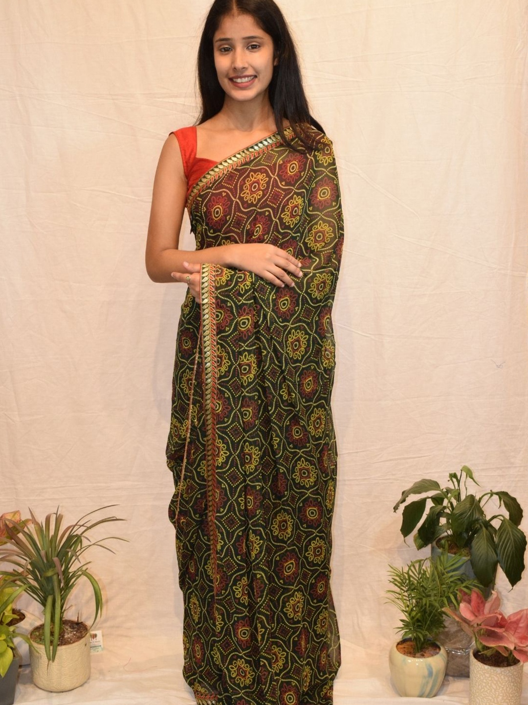 

PRETTY PALLU Bandhani Printed Embroidered Saree, Green