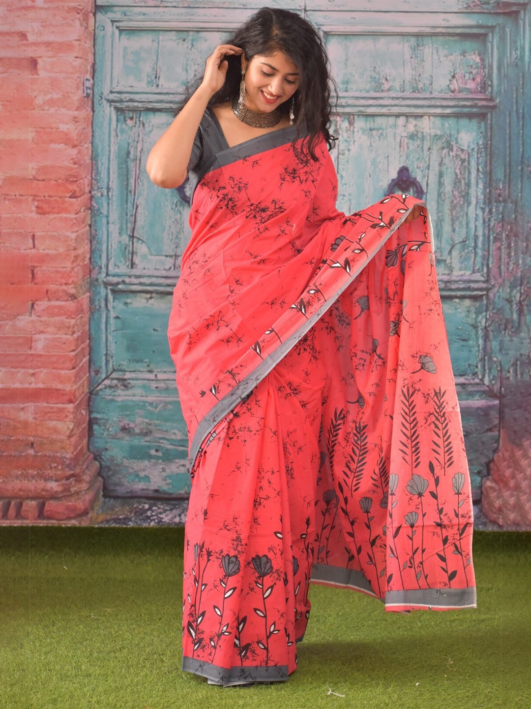

clothonus Floral Printed Pure Cotton Block Print Saree, Red