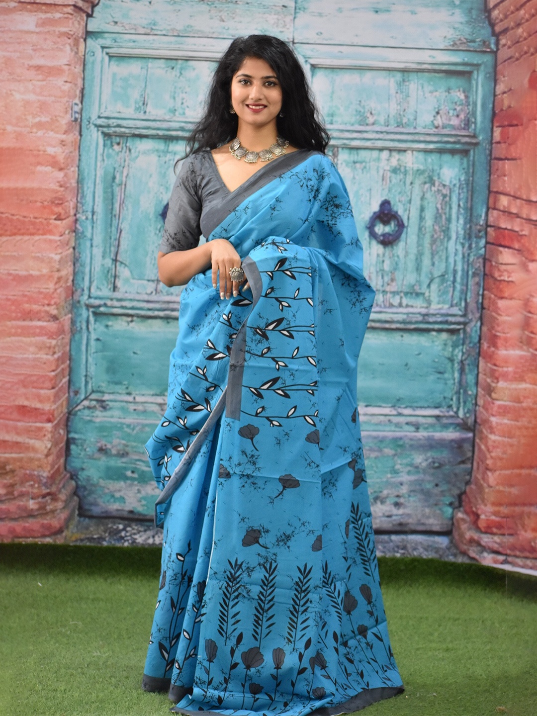 

clothonus Floral Pure Cotton Block Print Saree, Blue