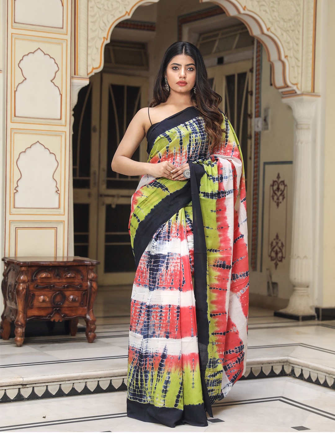 

clothonus Tie and Dye Pure Cotton Block Print Saree, Green