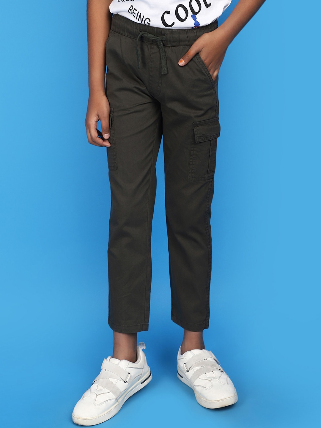 

V-Mart Boys Regular Fit Mid-Rise Cotton Cargos Trousers, Green