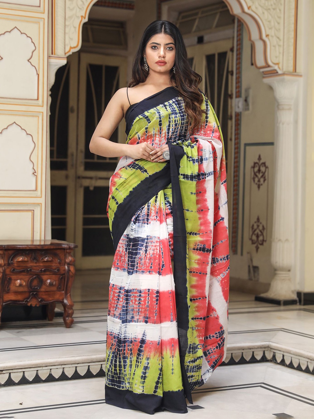

JALTHER Tie And Dye Pure Cotton Block Print Saree, Green