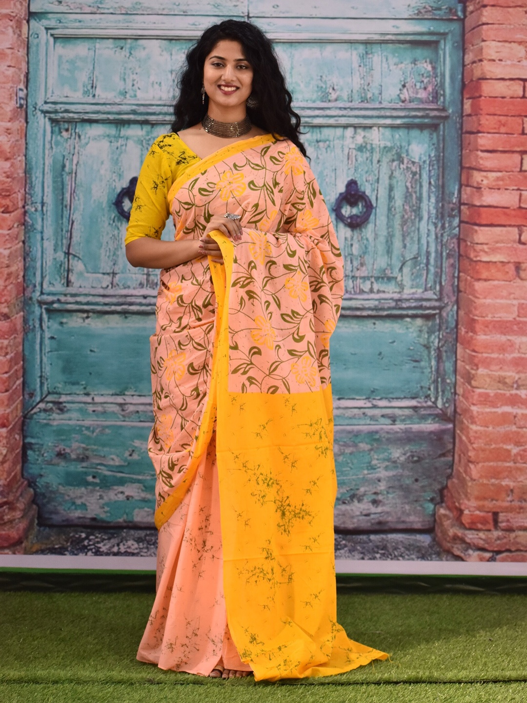 

JALTHER Floral Pure Cotton Block Print Saree, Peach