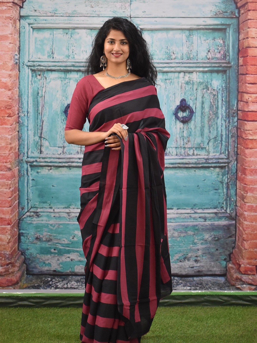 

JALTHER Striped Pure Cotton Block Print Saree, Blue
