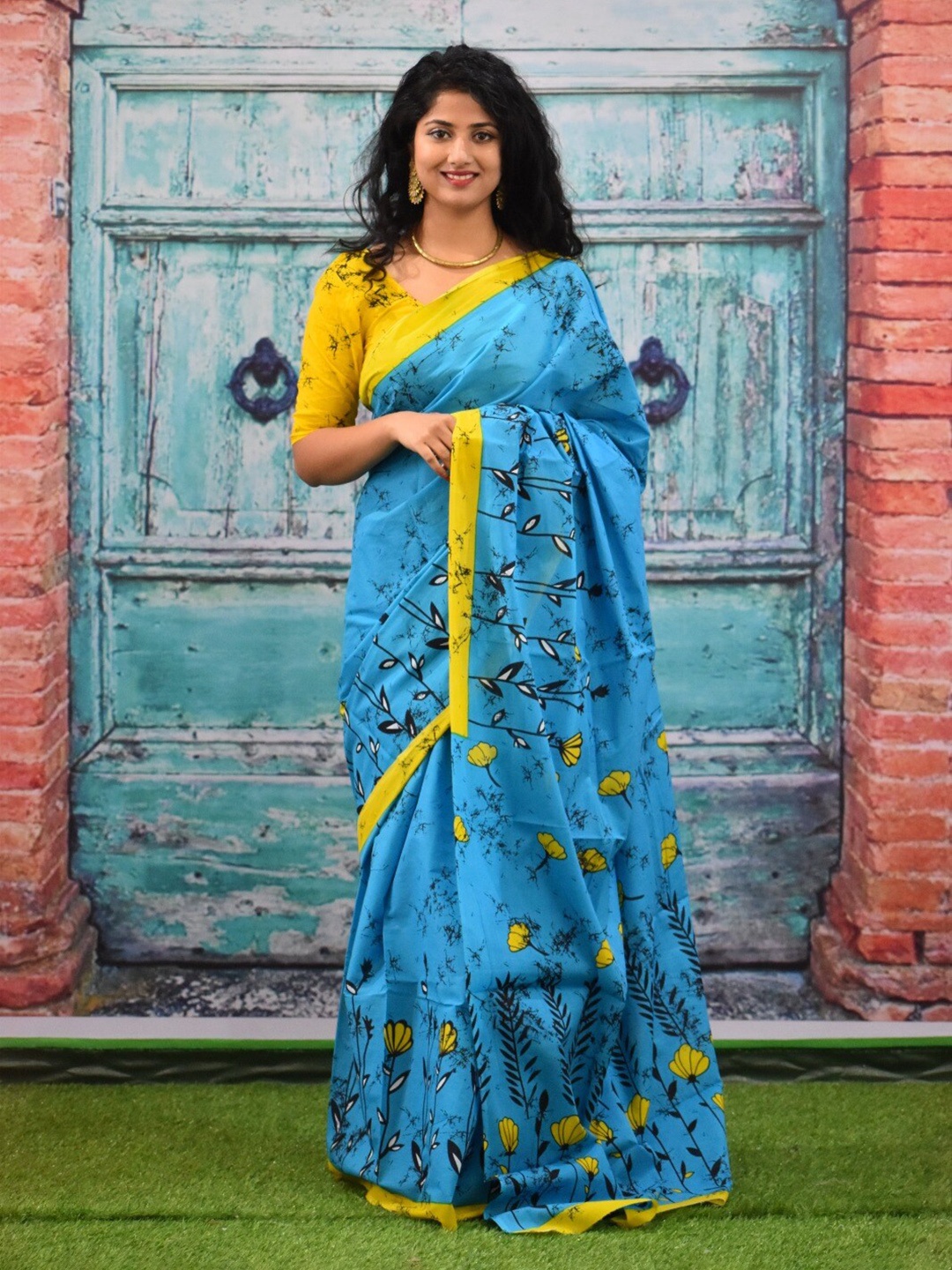 

JALTHER Floral Block Printed Saree, Blue