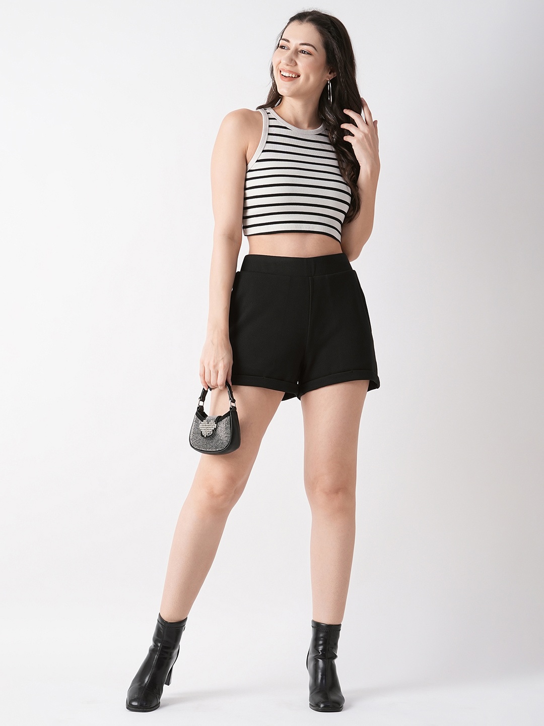 

Globus Black Women Mid-Rise Shorts