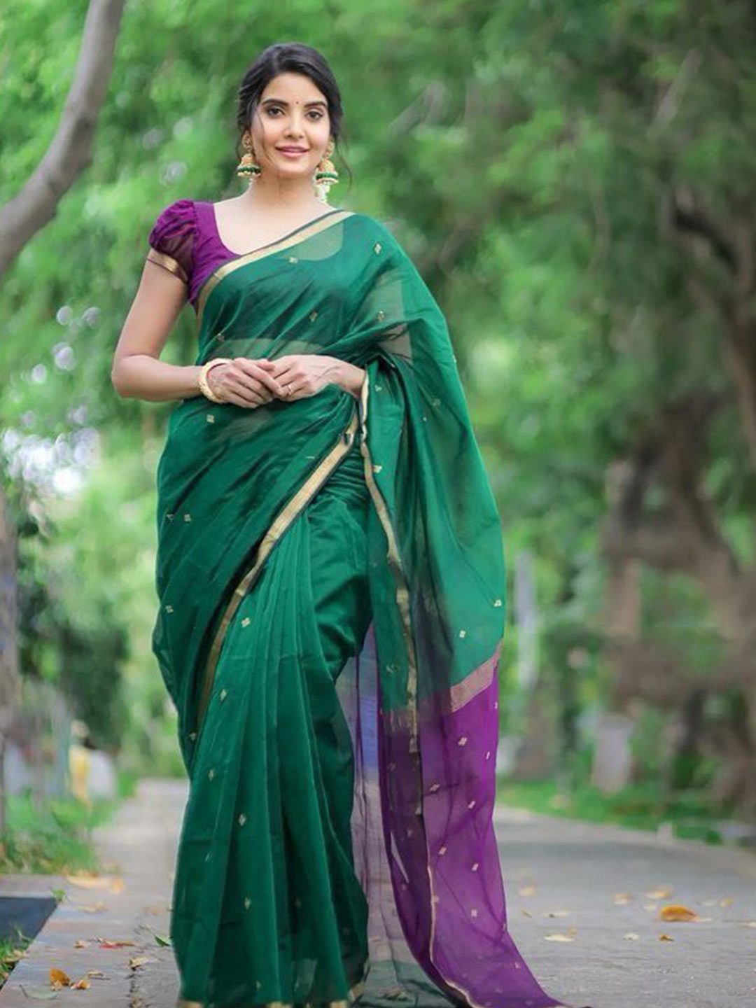 

NIWAA Woven Design Zari Maheshwari Saree, Green