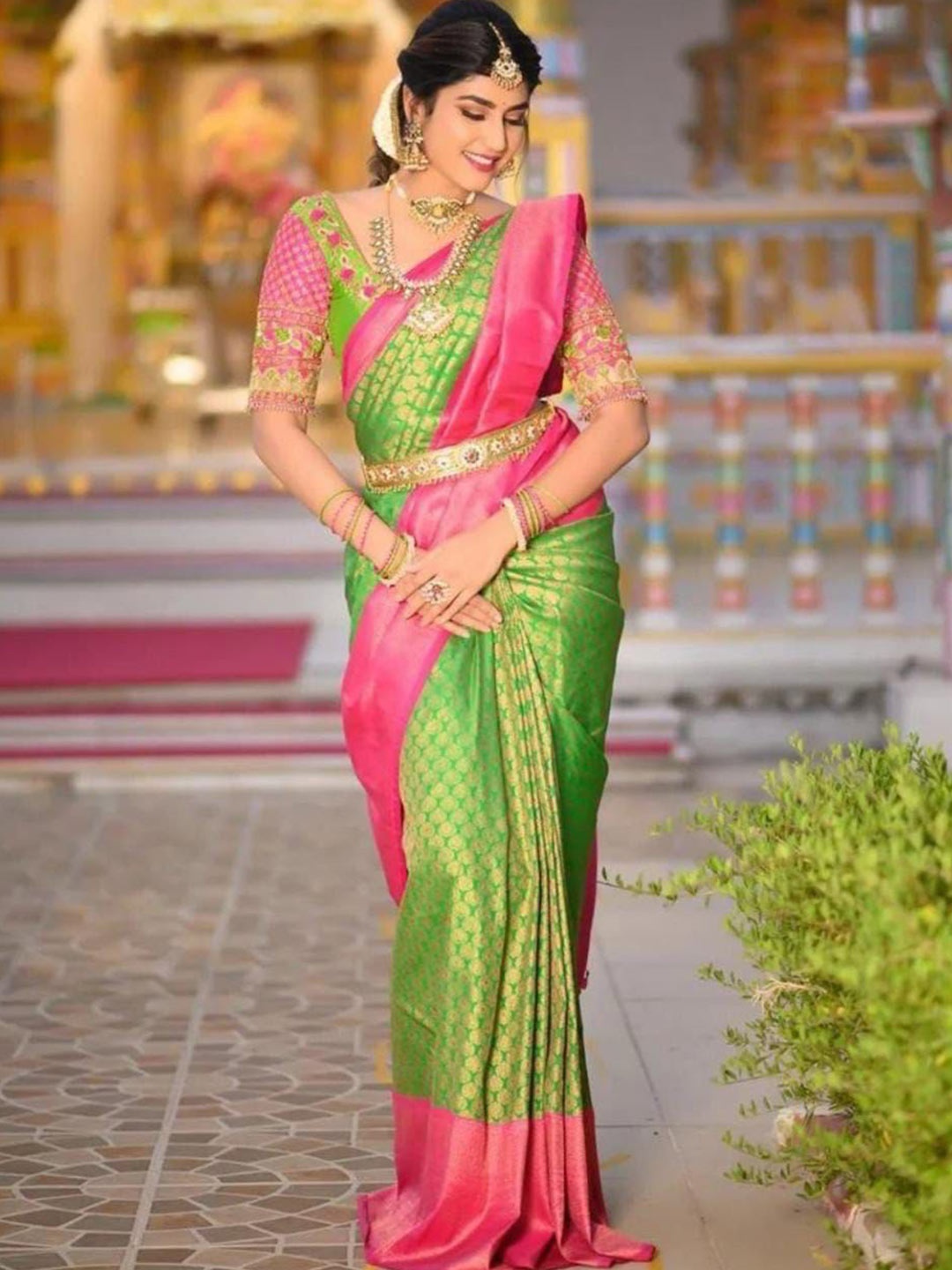 

NIWAA Ethnic Motifs Banarasi Zari Saree, Green