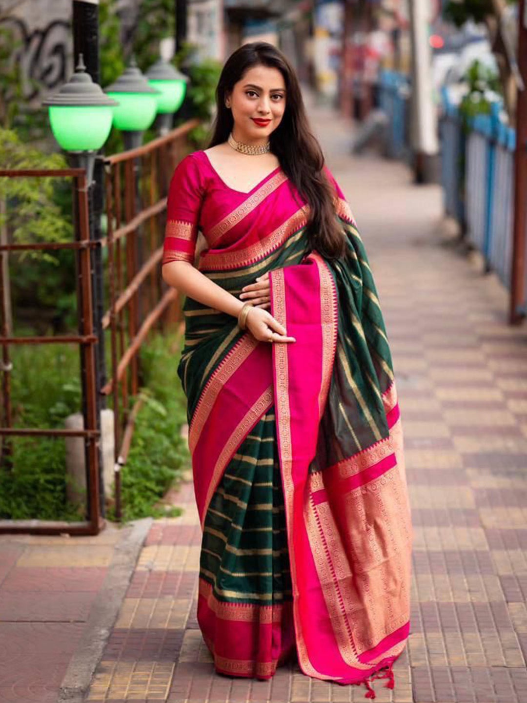 

NIWAA Woven Design Zari Kanjeevaram Saree, Green