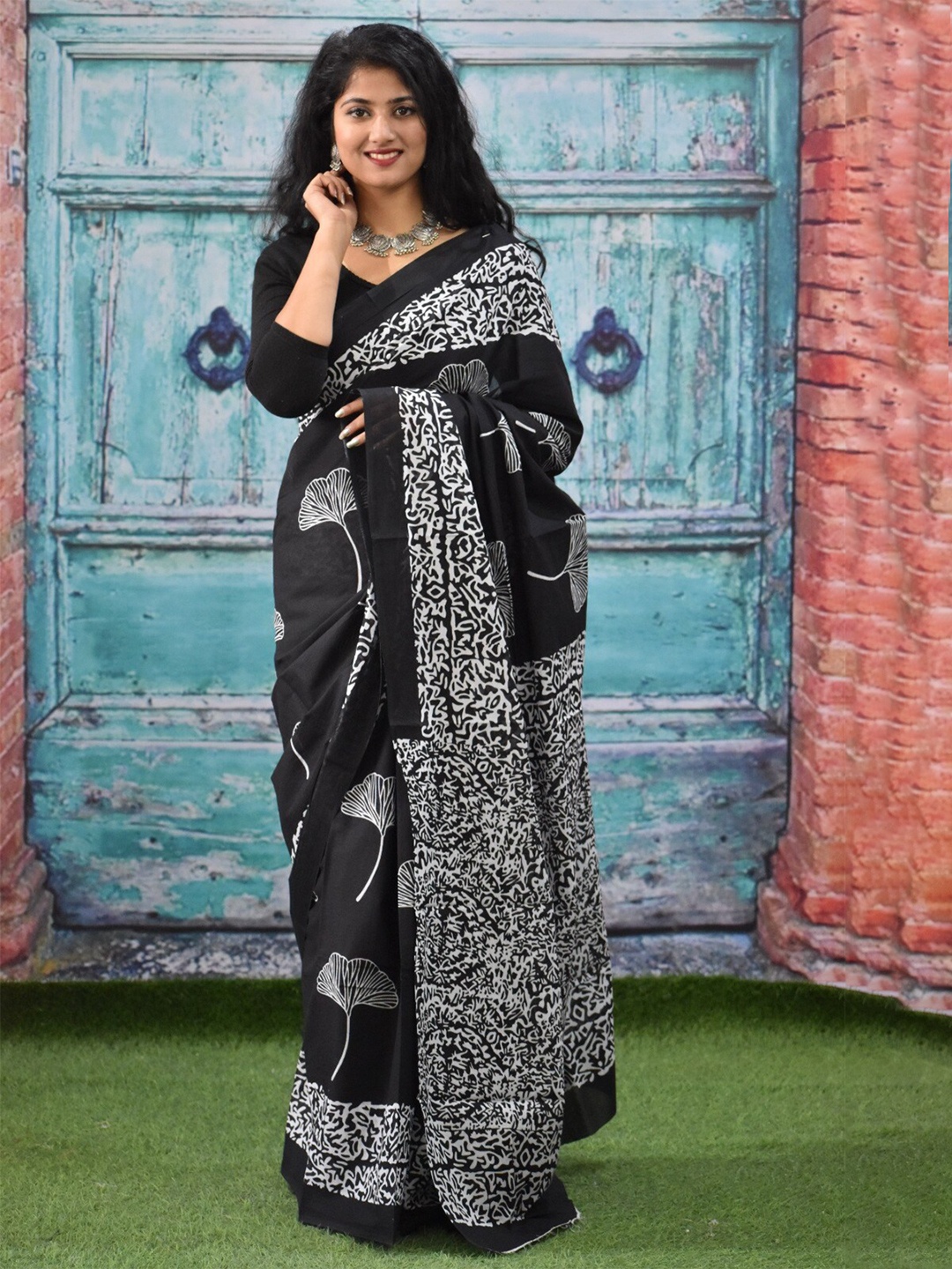 

JALTHER Ajrak Block Pure Cotton Block Print Saree, Black